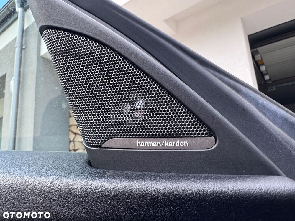 BMW 3GT 330i xDrive M Sport - 22