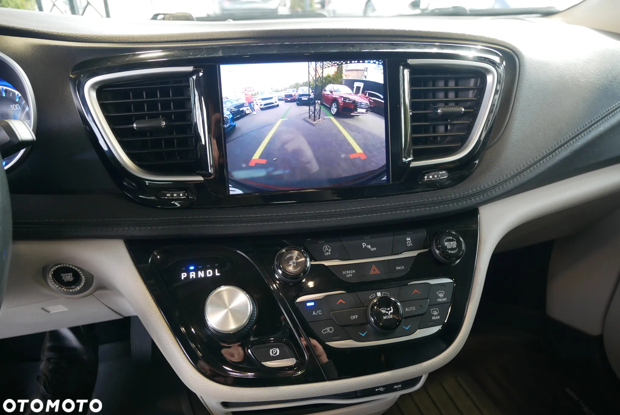 Chrysler Pacifica - 21