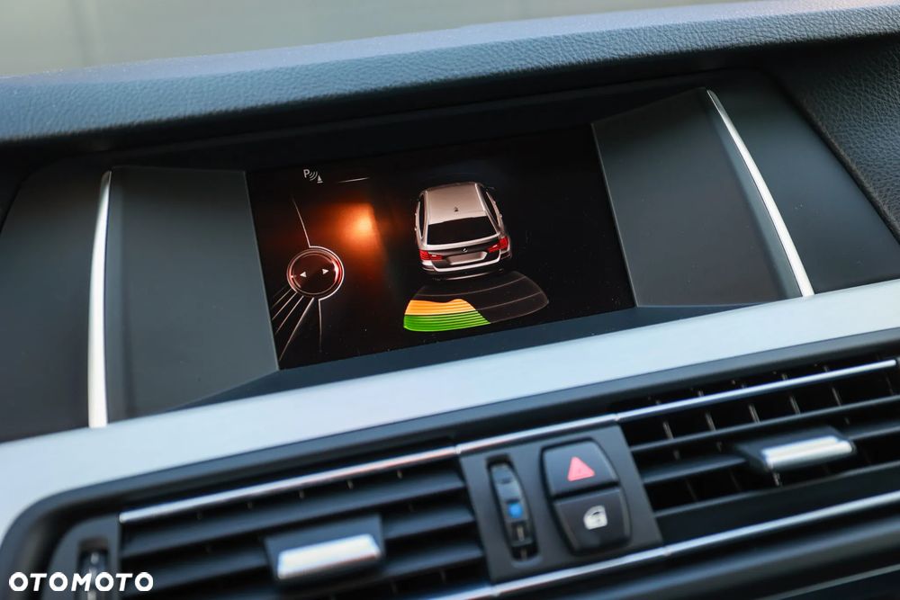 BMW Seria 5 520d - 32