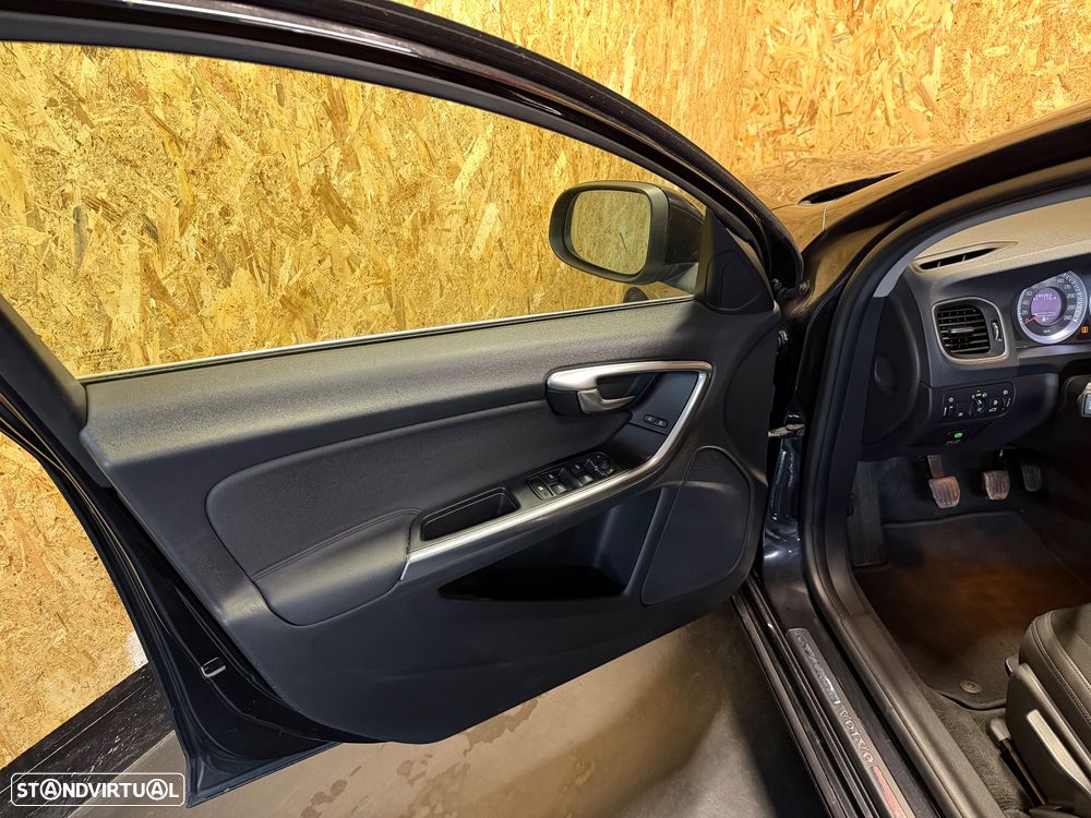 Volvo V60 1.6 D2 Drive Momentum Start/Stop - 5