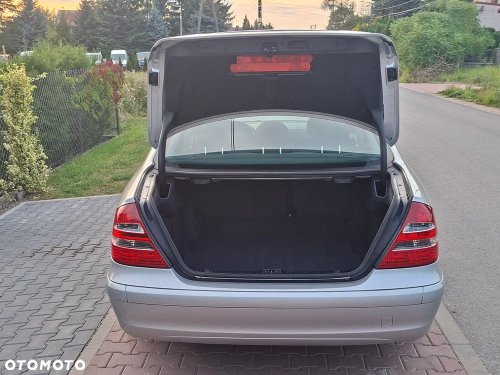 Mercedes-Benz Klasa E 200 Kompressor Classic - 37