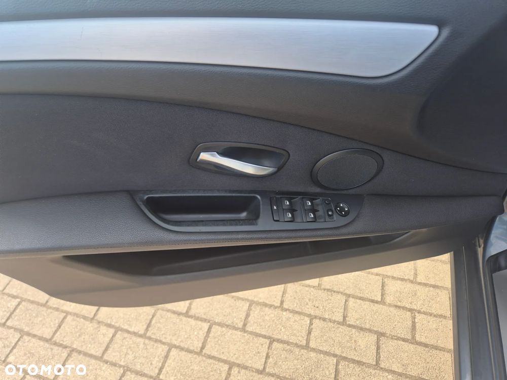 BMW Seria 5 525i - 12