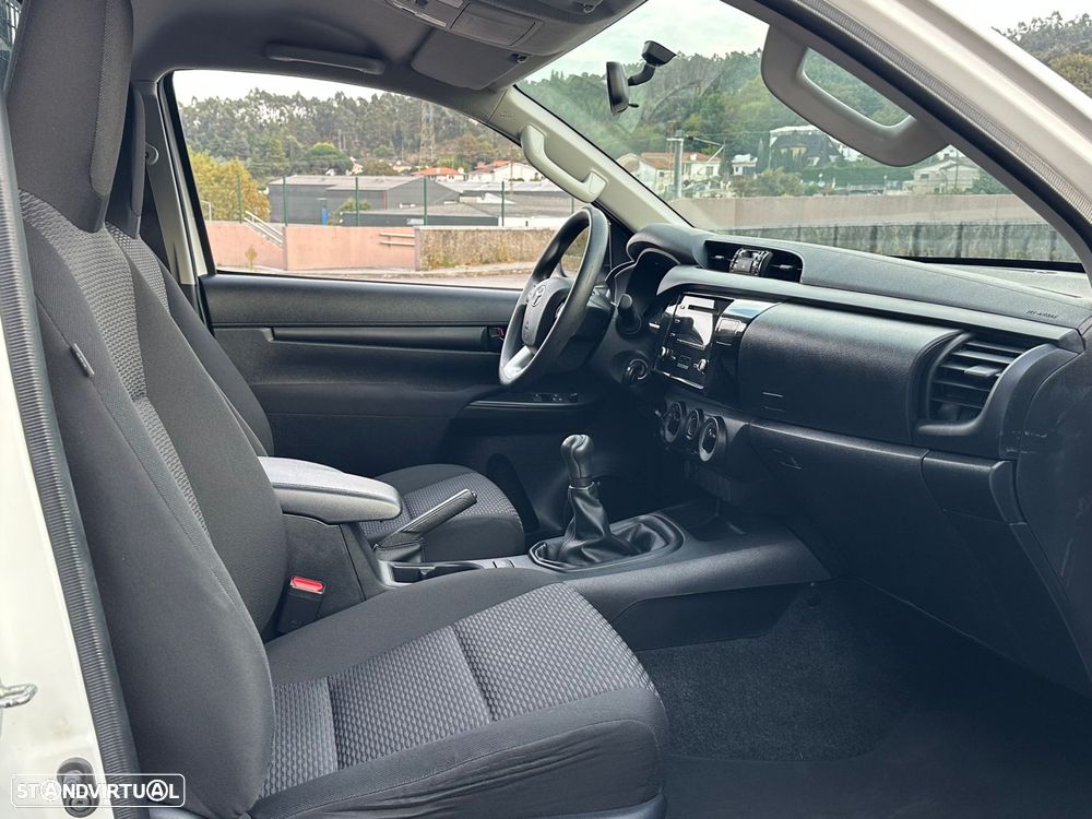 Toyota Hilux 2.4 D-4D 4WD CE CM - 17