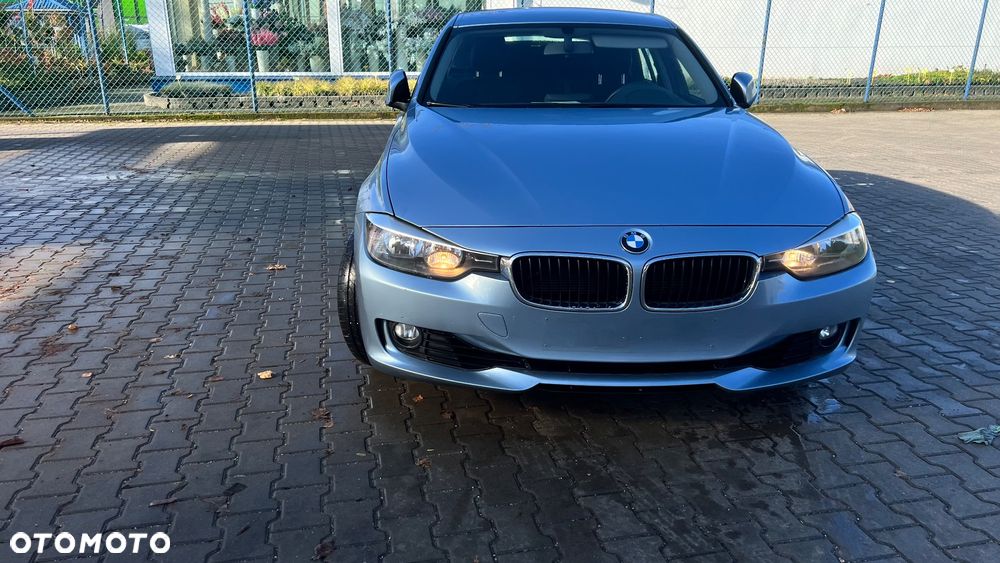 BMW Seria 3 320i Sport Line - 28