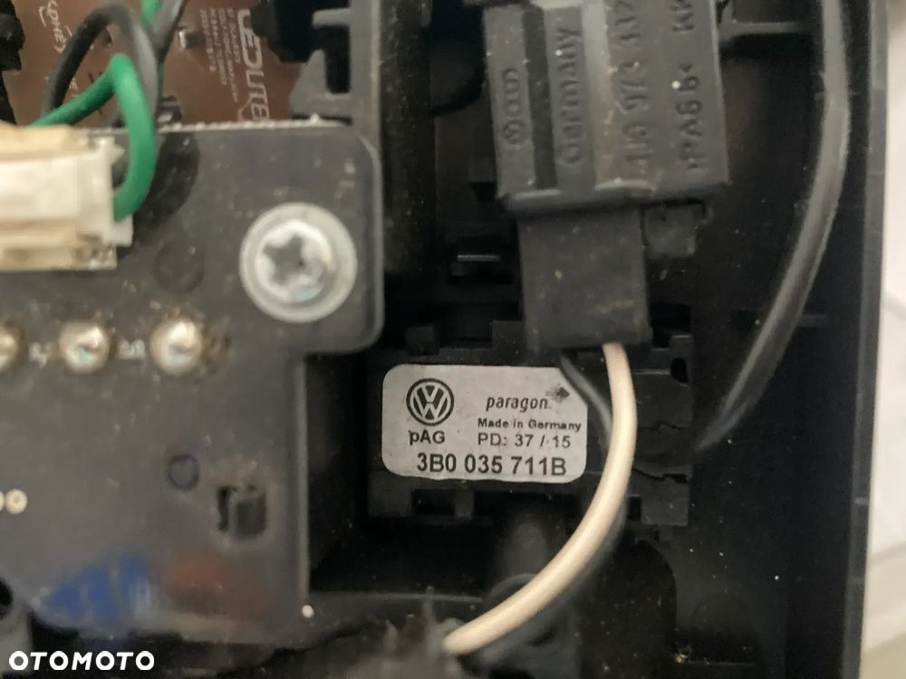 Lampka podsufitki oświetlenie kabiny VW Volkswagen 5G1947105 3B035711B - 4
