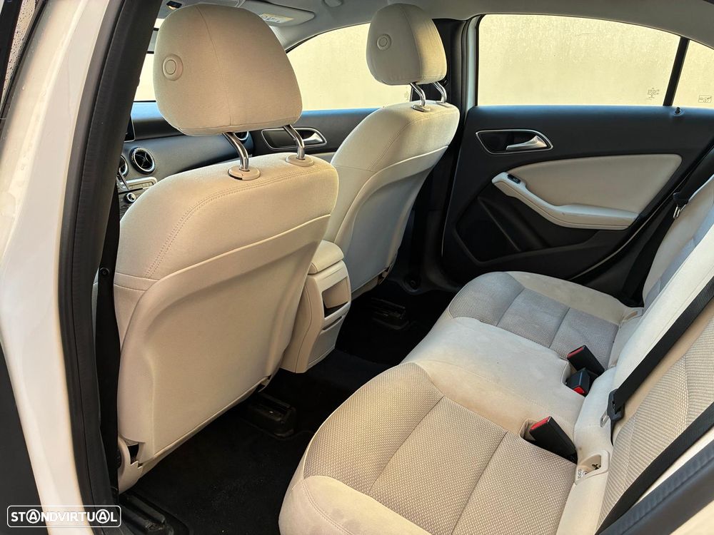 Mercedes-Benz A 180 CDI 7G-DCT Urban - 11