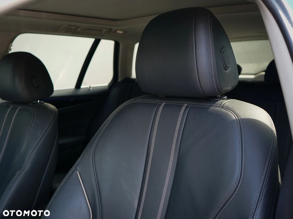 BMW Seria 5 530d xDrive Touring Luxury Line - 19