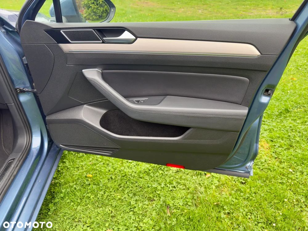 Volkswagen Passat 2.0 TDI SCR Highline - 13