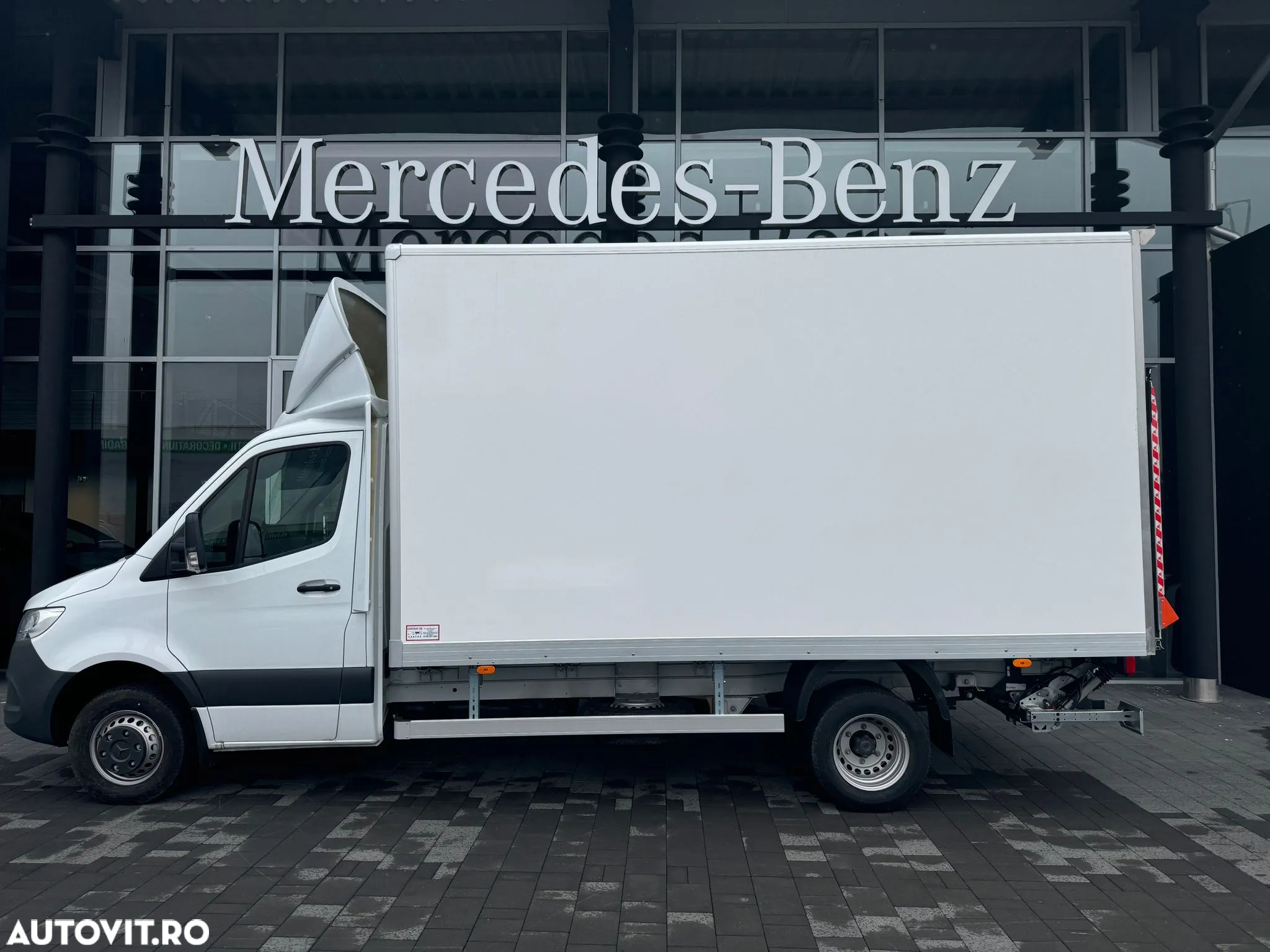 Mercedes-Benz Sprinter 517 CDI Box cu Lift - 3