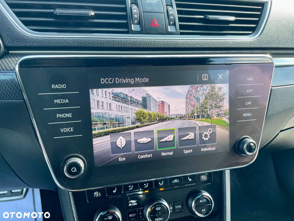 Skoda Superb 2.0 TDI DSG Sportline - 38