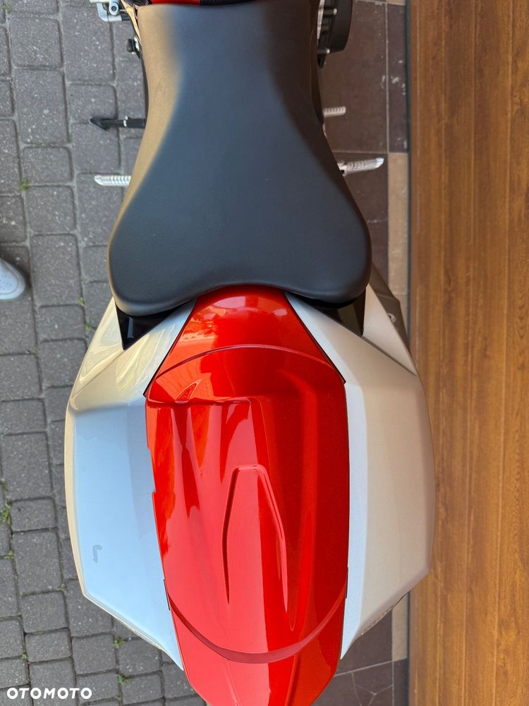 Suzuki GSX-R - 16