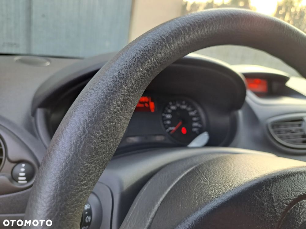 Renault Clio - 26