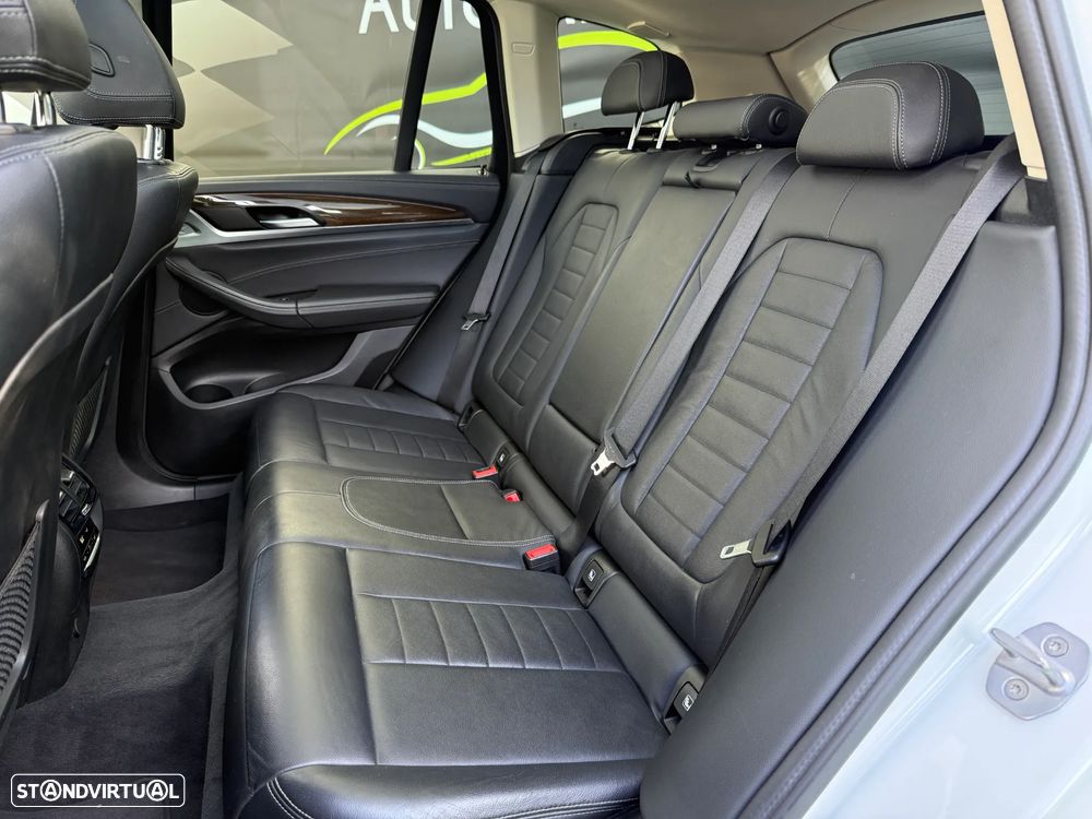 BMW X3 20 d xDrive Line Luxury - 25