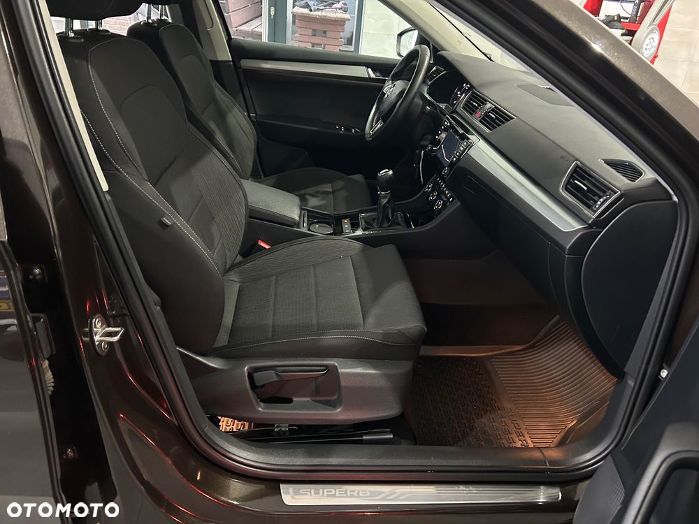 Skoda Superb 1.6 TDI GreenLine - 32