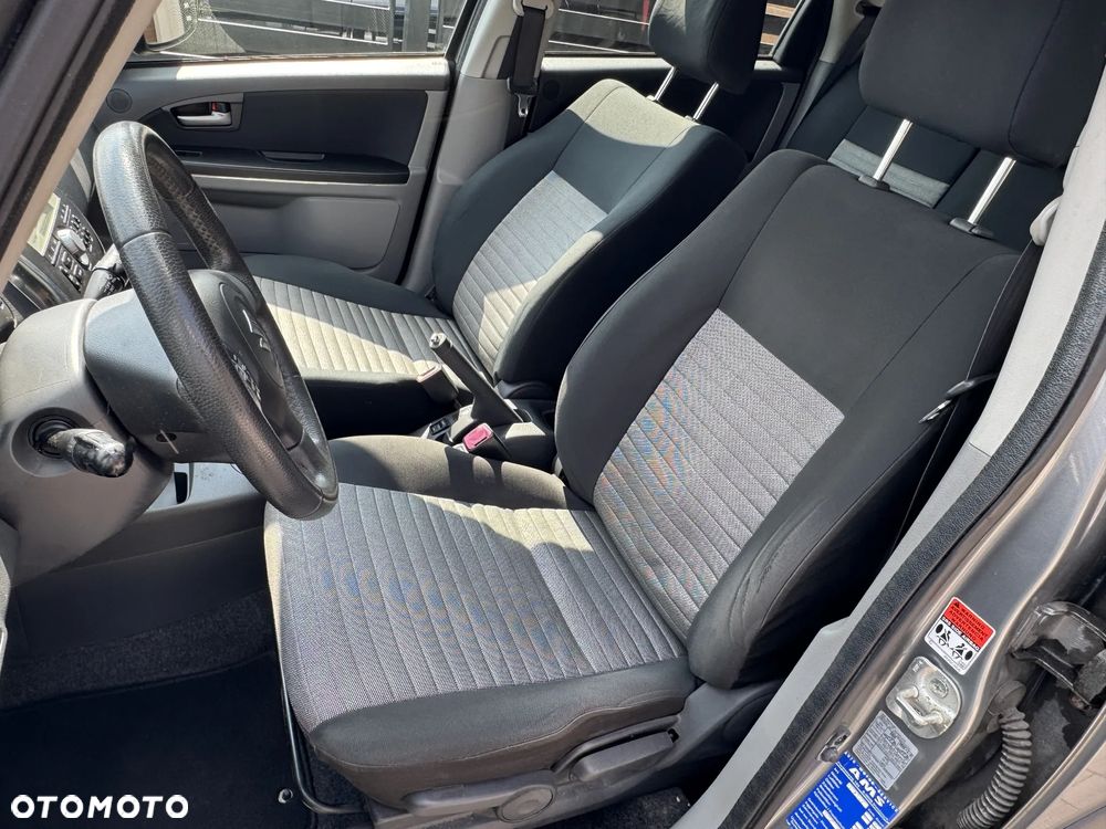 Suzuki SX4 1.6 VVT 4x4 Comfort - 25