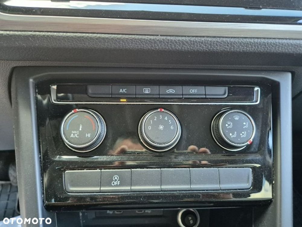 Volkswagen Touran - 32