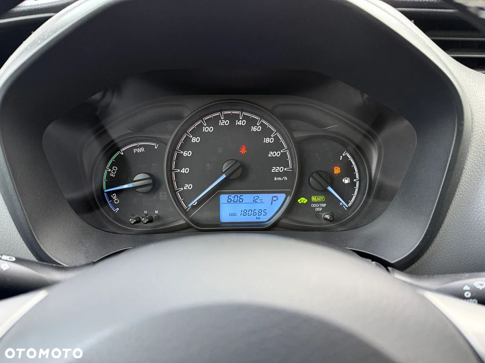 Toyota Yaris Hybrid 100 Active - 8