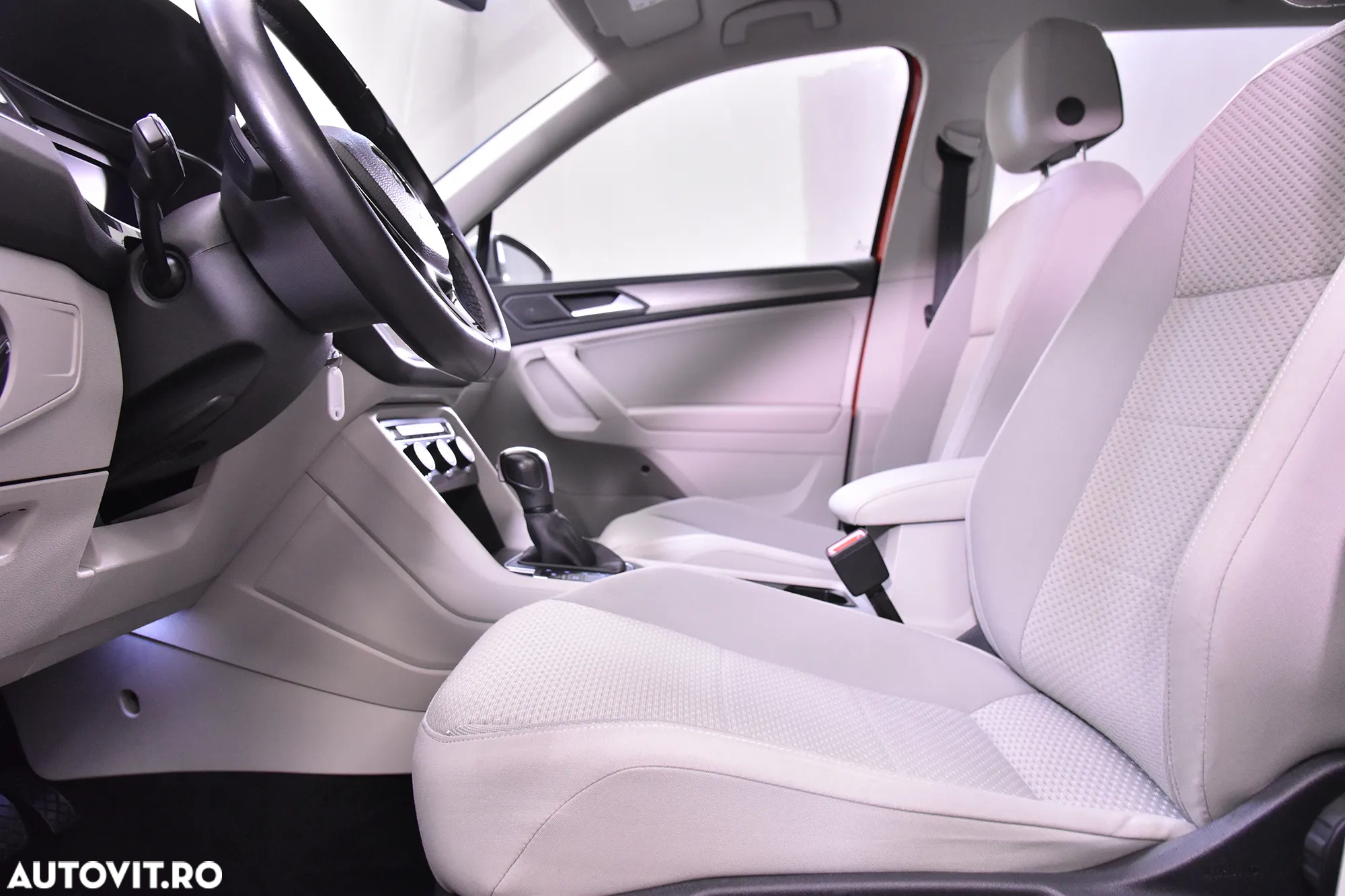 Volkswagen Tiguan Allspace 2.0 TDI DSG Life - 25