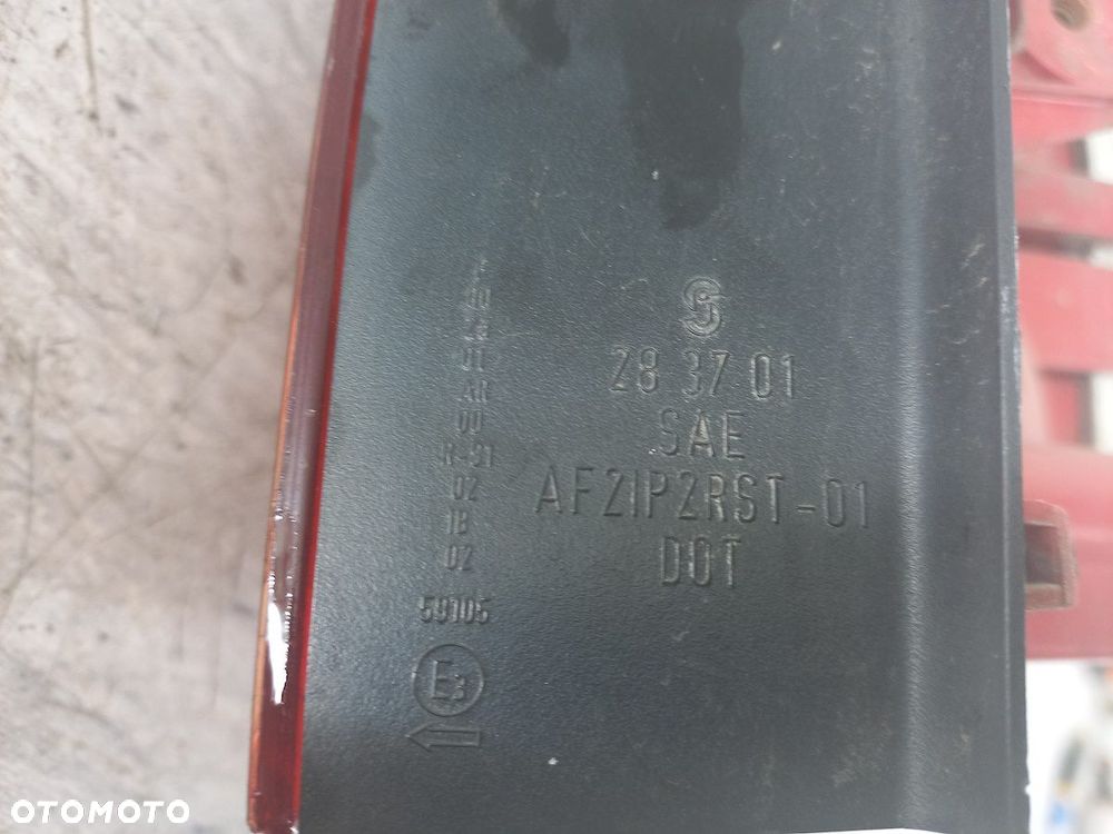 LAMPA TYLNA LEWA AUDI A4 B6 283701 KOMBI - 3
