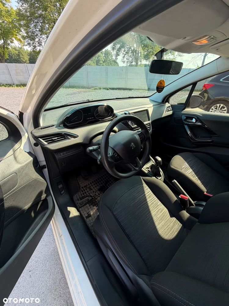 Peugeot 208 - 9