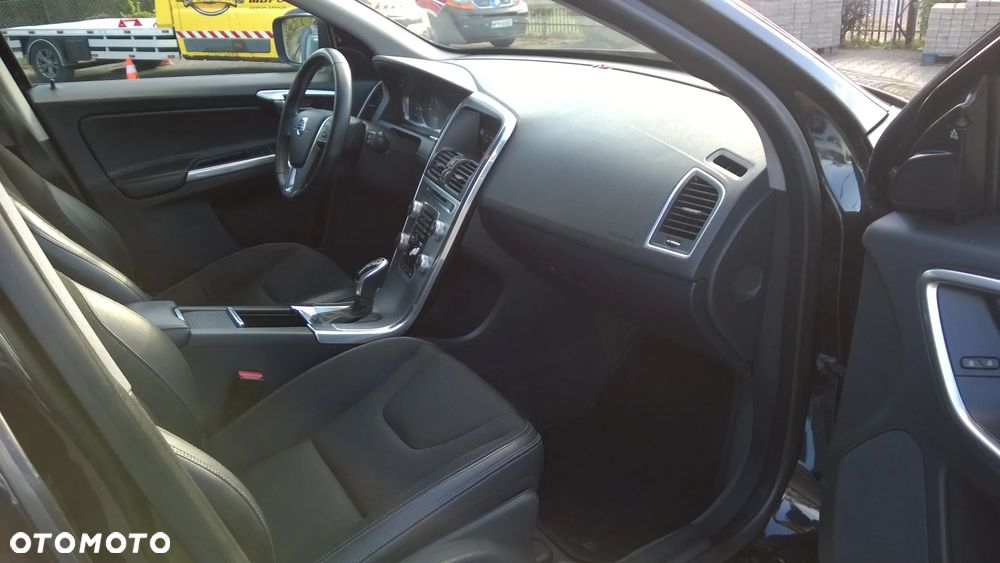 Volvo XC 60 T5 AWD Geartronic Momentum - 9