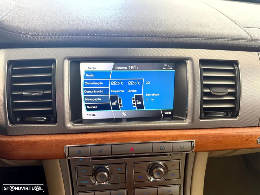 Jaguar XF 3.0 D V6 Premium Luxury - 13