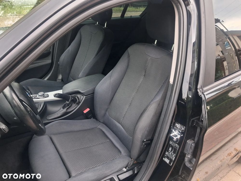 BMW Seria 3 318d Sport Line - 14