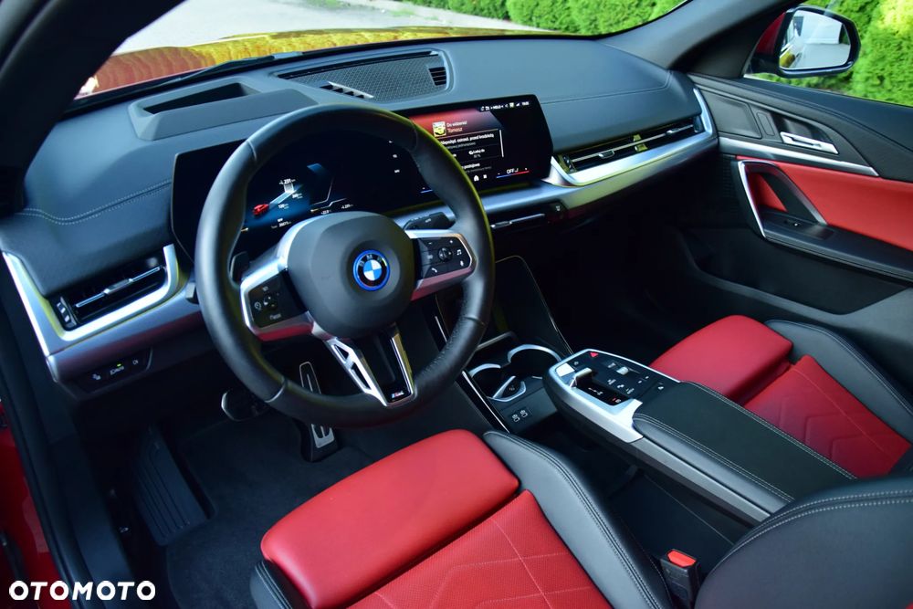 BMW iX2 xDrive30 66.5kWh M Sport - 24