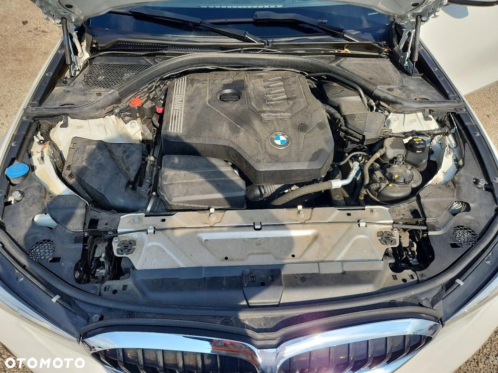 BMW Seria 3 330i M Sport - 10