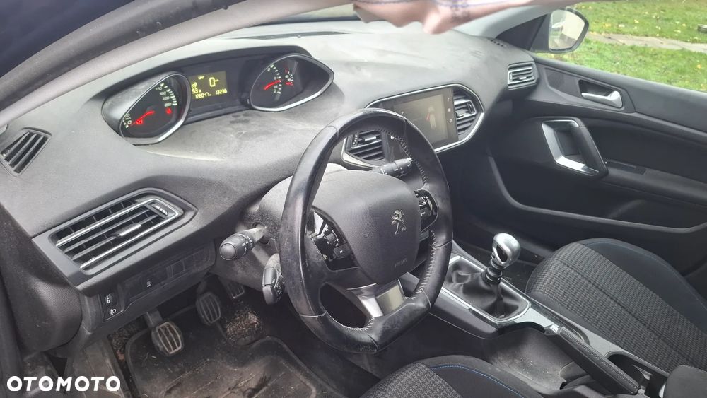 Peugeot 308 - 8