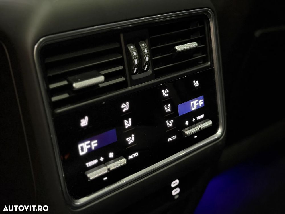 Porsche Cayenne - 33