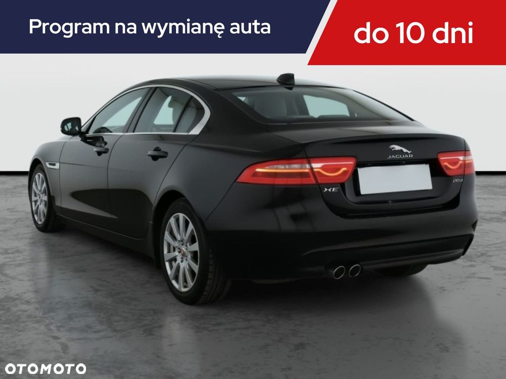 Jaguar XE - 6