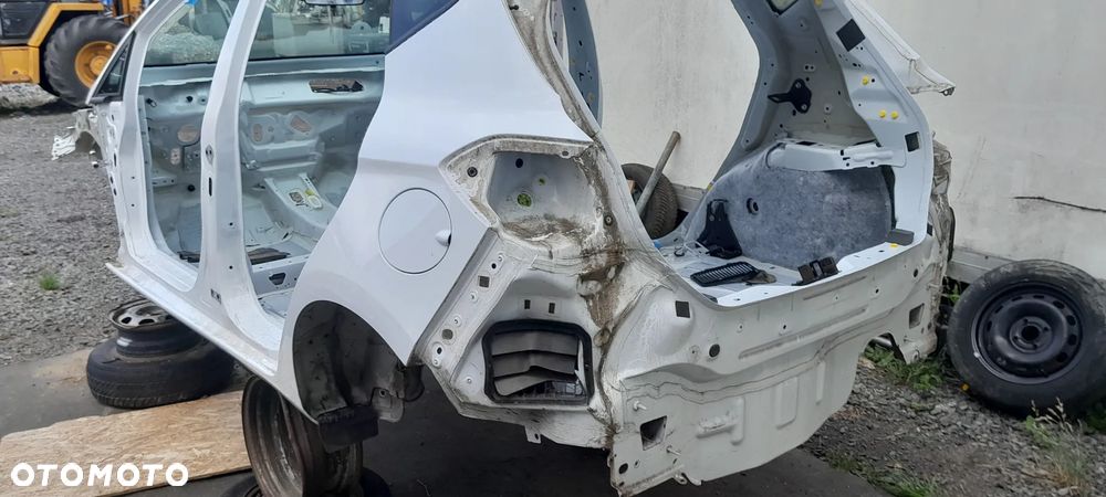 FORD FIESTA MK8 TYLNA LEWA ĆWIARTKA TYLNY BŁOTNIK LEWY - 2
