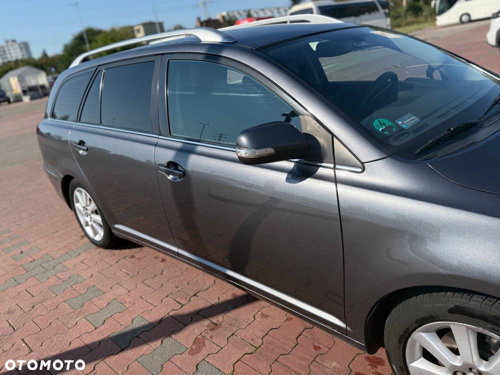 Toyota Avensis 2.0 D-4D Luna - 2
