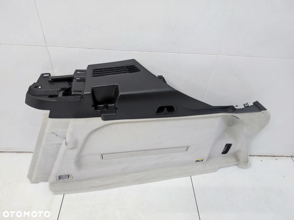 BOCZEK TAPICERKA BAGAŻNIKA PRAWY TYŁ VOLVO XC60 II 2 - 2