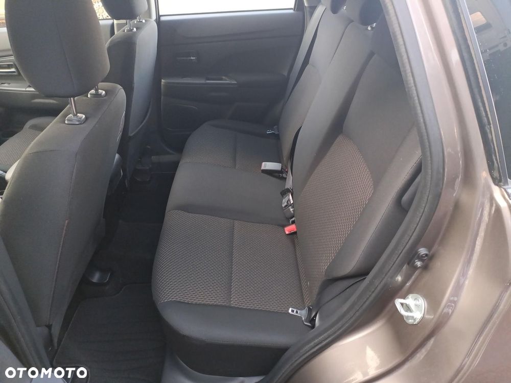 Mitsubishi ASX 1.6 Inform - 11