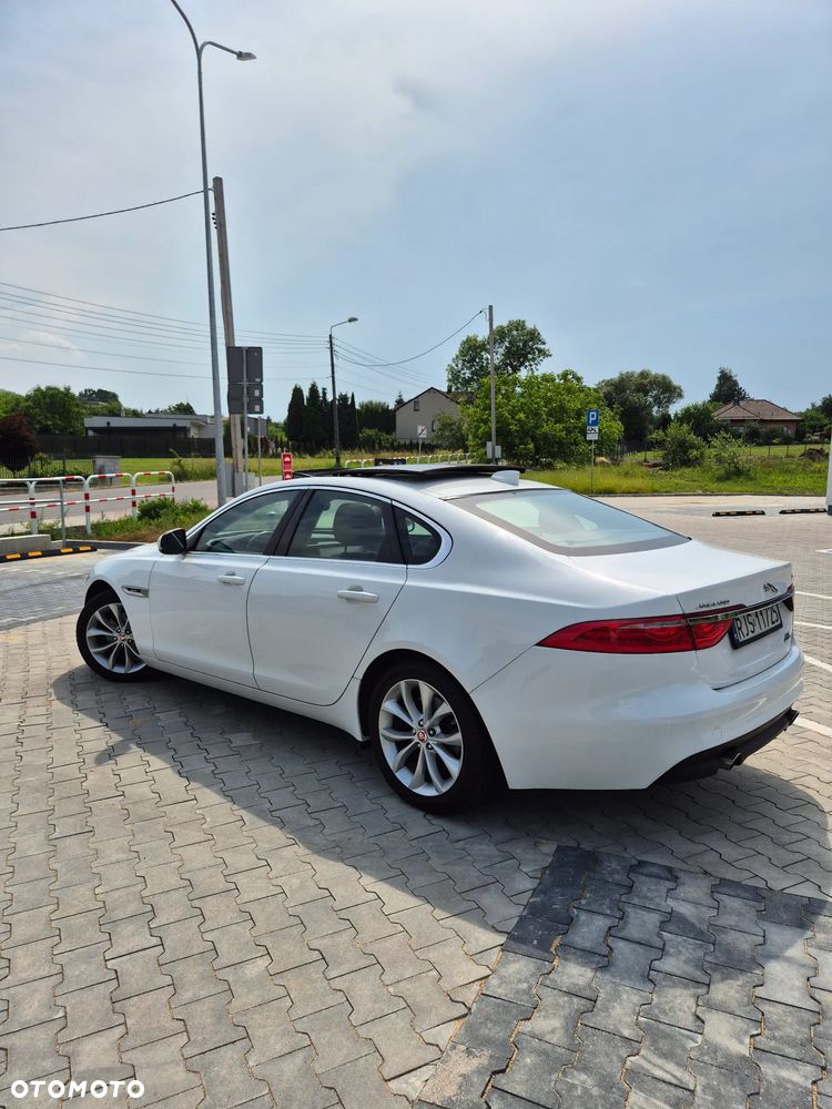 Jaguar XF 2.0 T AWD Prestige - 4