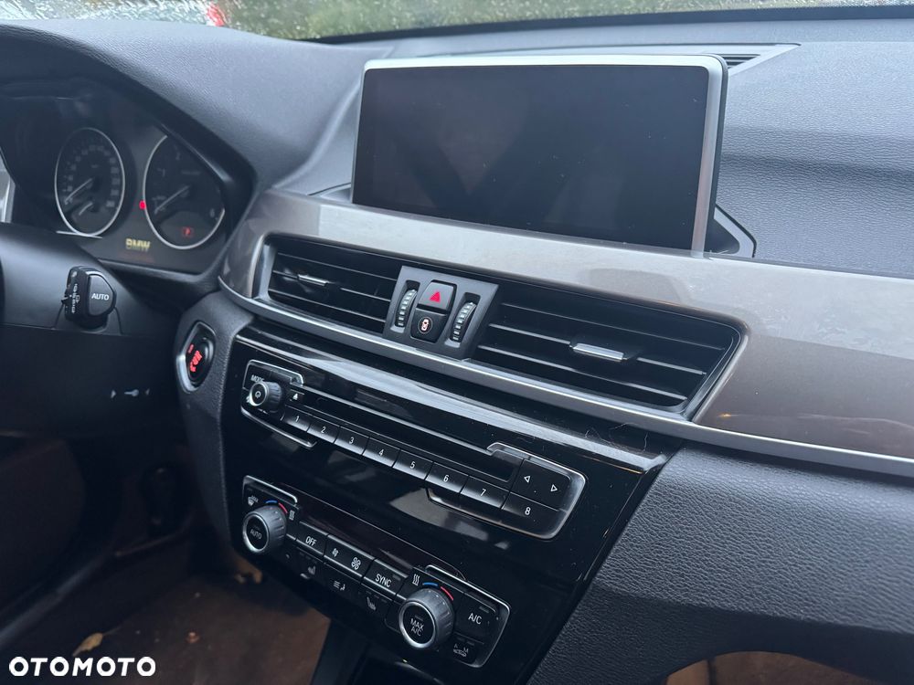 BMW X1 sDrive18d xLine - 37