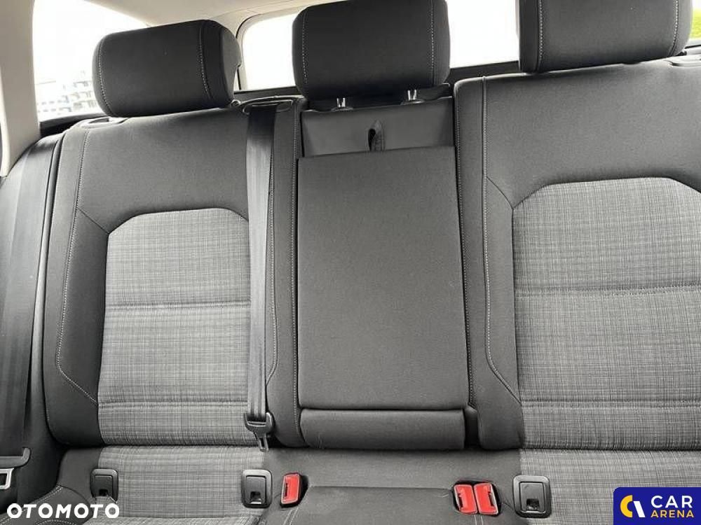 Volkswagen Passat - 16
