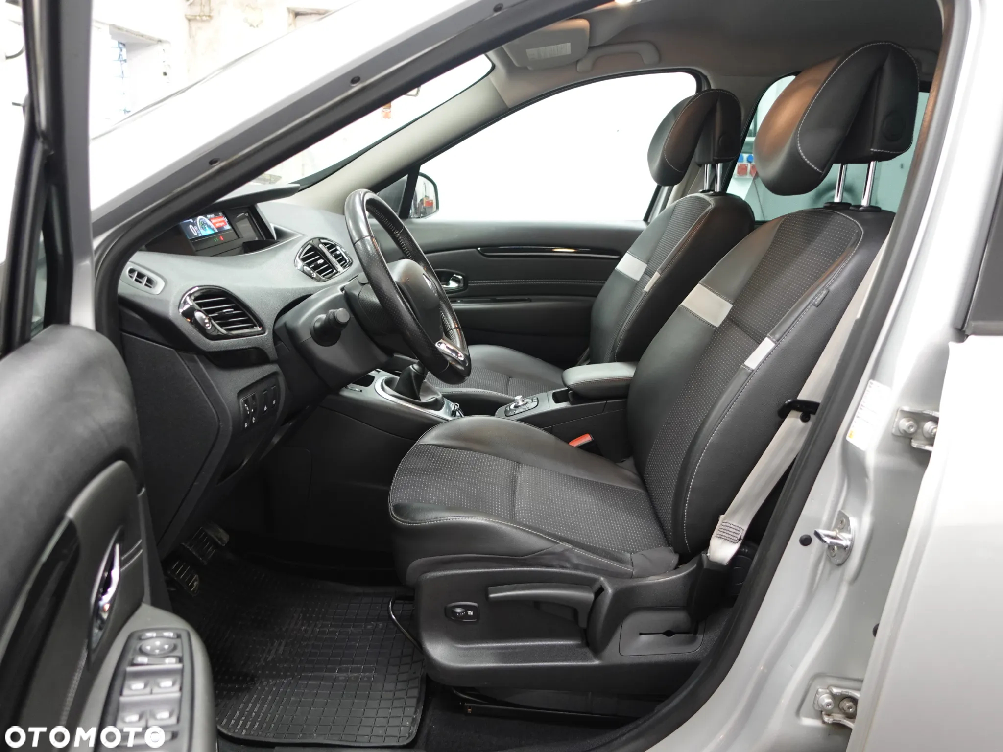 Renault Scenic ENERGY TCe 115 Bose Edition - 23