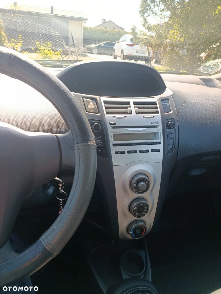 Toyota Yaris 1.0 VVT-i - 2