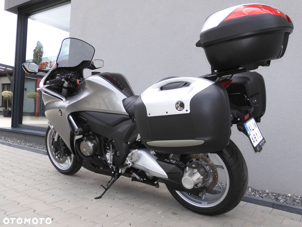 Honda VFR - 38