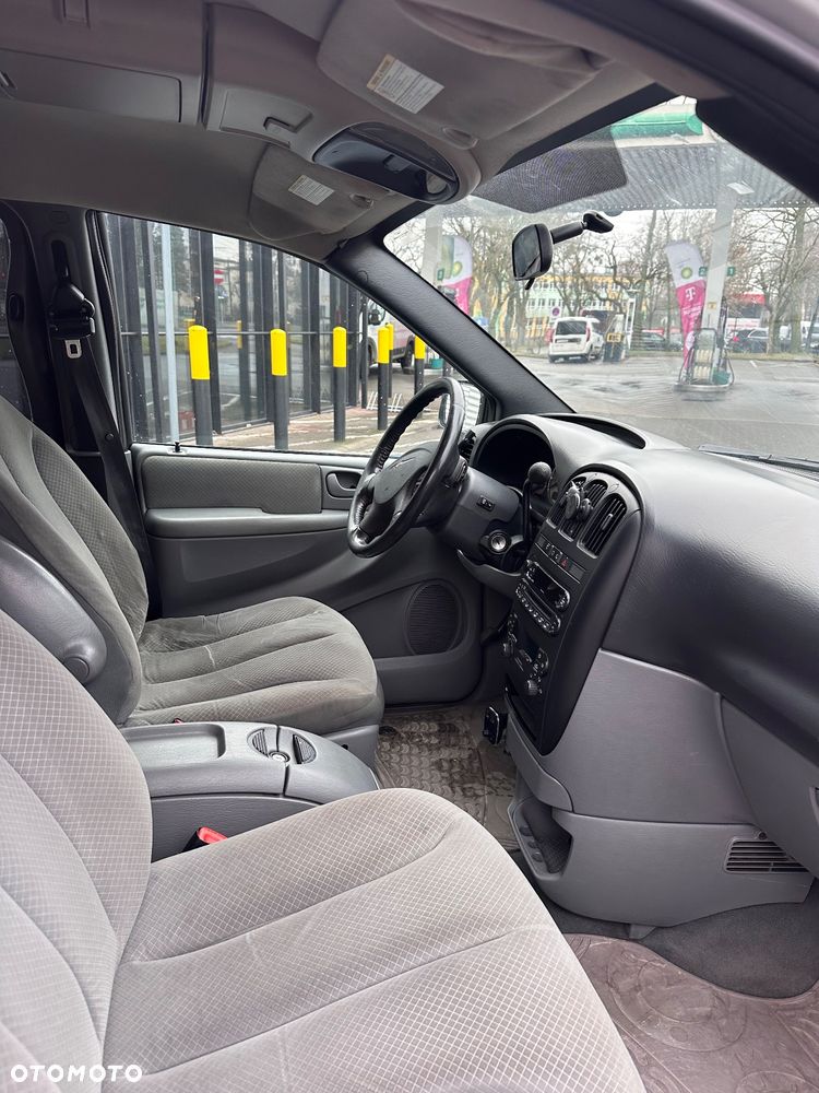 Chrysler Voyager 2.8 LX CRD - 11