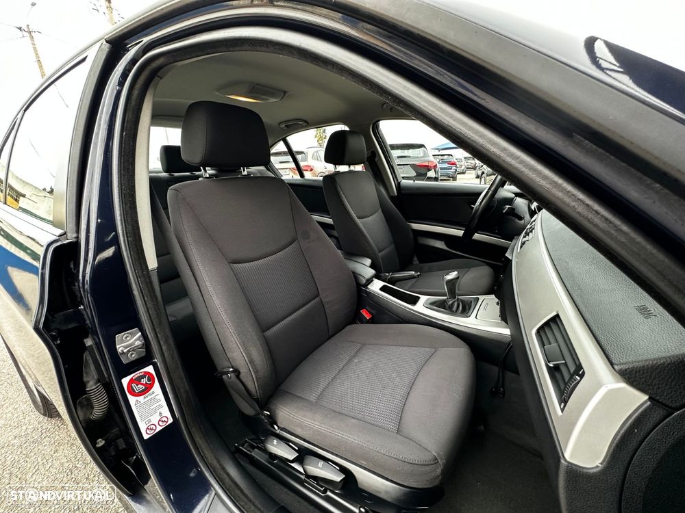 BMW 318 d Dynamic - 4