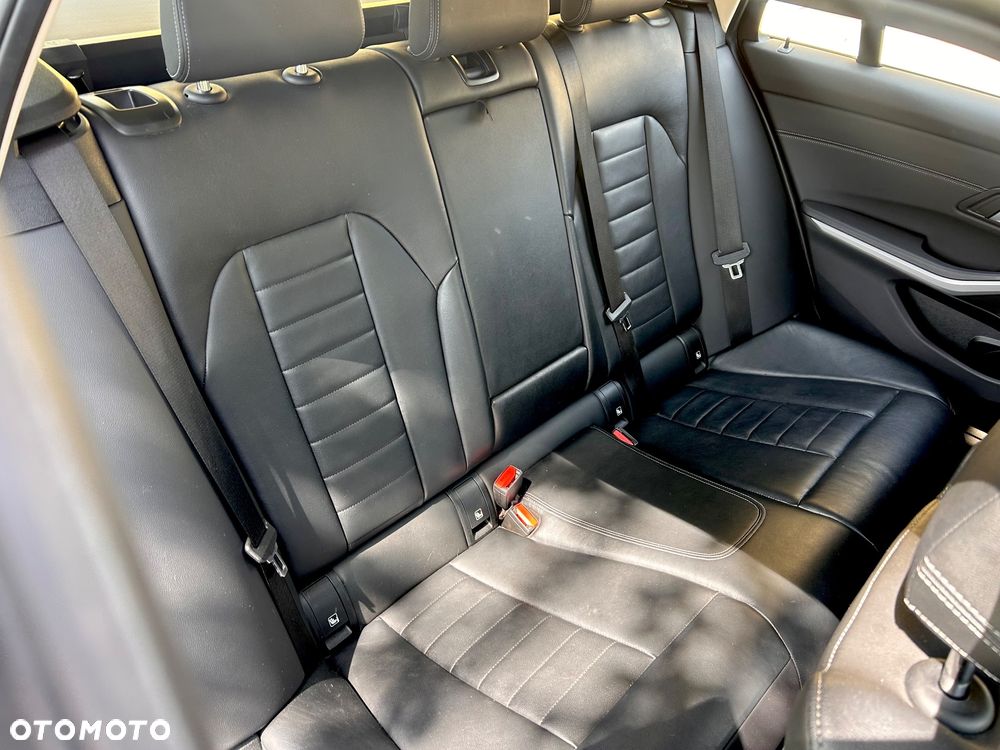 BMW Seria 3 318i Luxury Line sport - 10