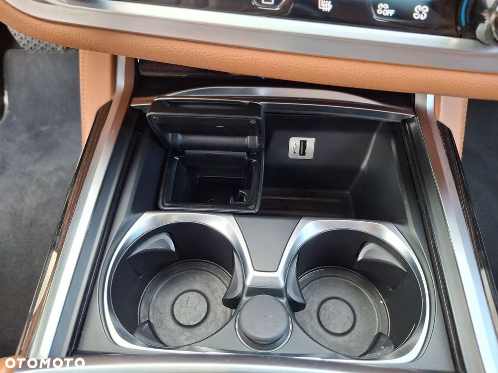 BMW Seria 7 750i xDrive - 31