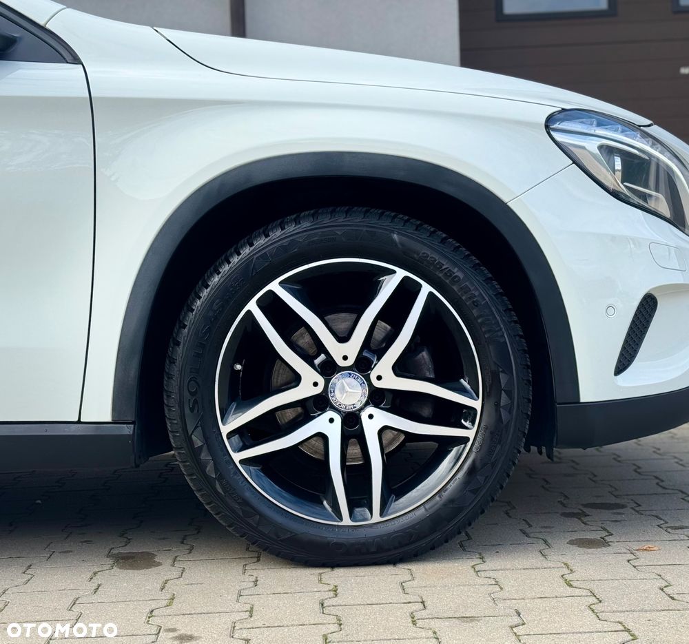 Mercedes-Benz GLA 200 7G-DCT Urban - 11
