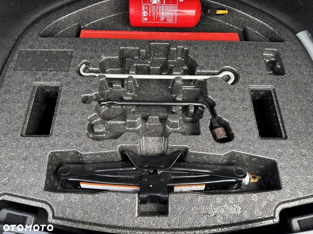 Toyota Corolla 1.8 Hybrid Style - 28