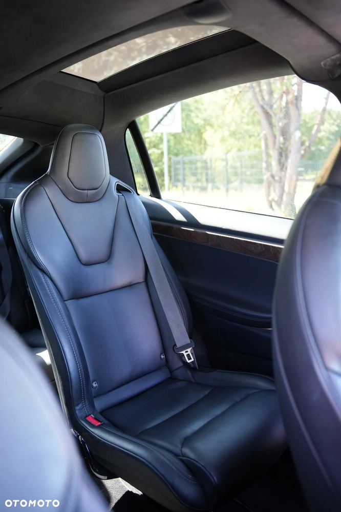 Tesla Model X - 14