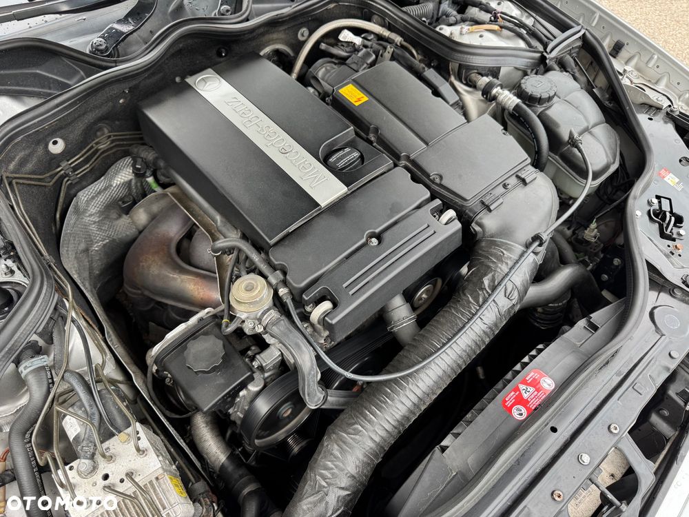 Mercedes-Benz Klasa E 200 Kompressor Automatik Avantgarde Sport Edition - 36